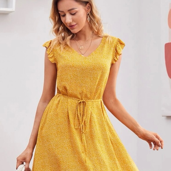 Lightweight golden yellow Flower summer dress - Picture 2 of 8